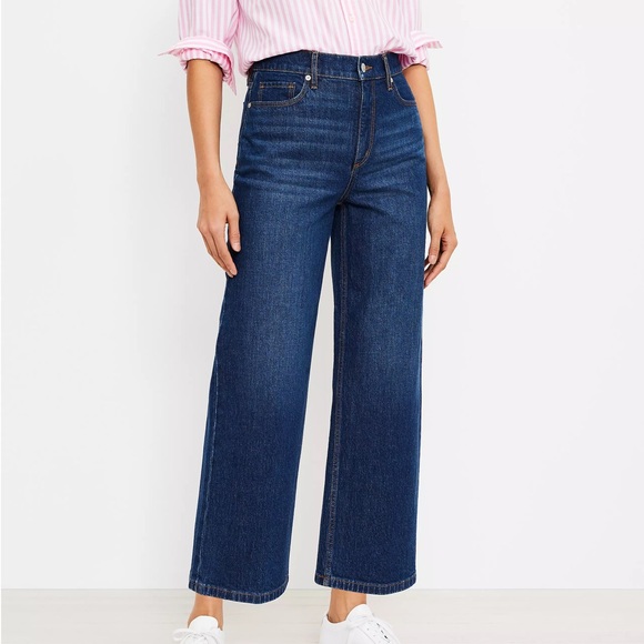 Ann Taylor Loft. Size 31/12. Curvy High Rise Wide Leg Crop Jeans in Indigo Wash - Picture 1 of 5